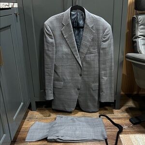 Elegant Gray Checkered Men's Suit